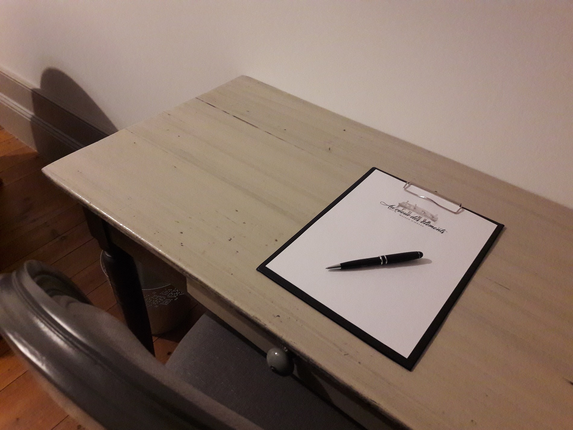 Desk with paper and pen for business use