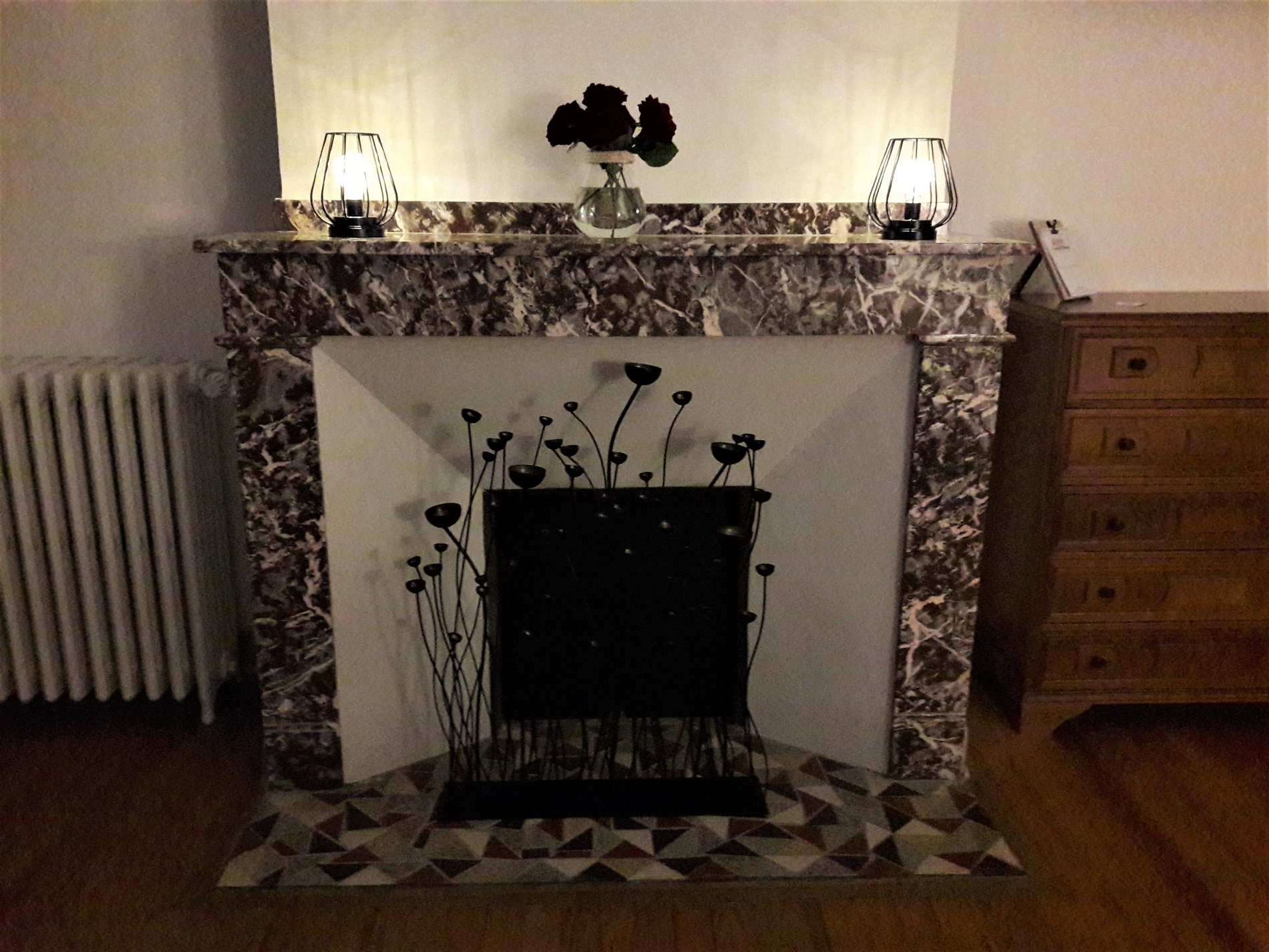 Lovely marble fireplace with an elegant and romantic decoration