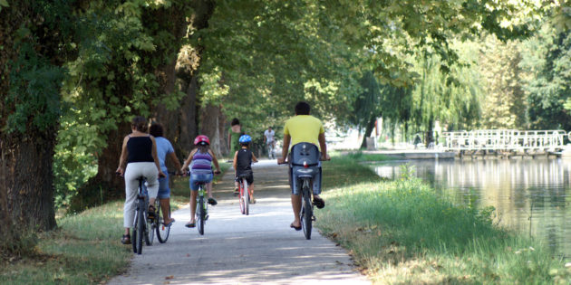 Vélo voie verte située en bordure du canal des 2 mers