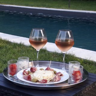 Good rosé wine from Tarn et Garonne for the aperitif of the table d'hotes by the pool