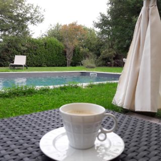 Coffee break and relaxation in the garden lounge near the B&B’s swimming pool