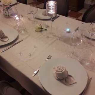 Refined dinner dressage at a charming table d'hotes